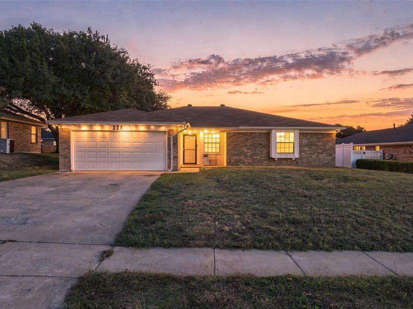 228  Meadowhill Drive , Benbrook Texas 76126