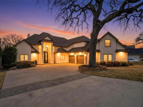 1825  Spinnaker Lane , Azle Texas 76020