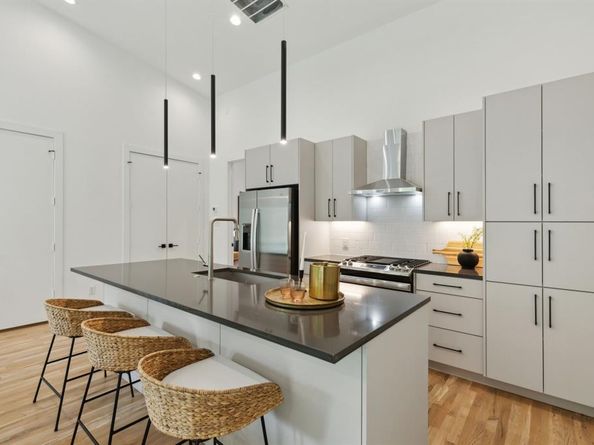 2142  Lovedale Avenue  103, Dallas Texas 75235