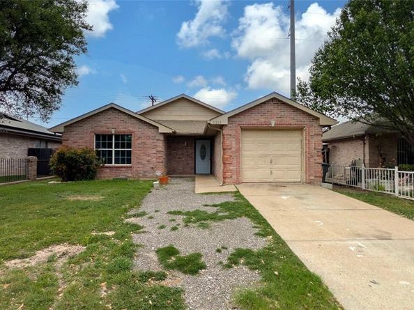 5213  Mimi Court , Dallas Texas 75211