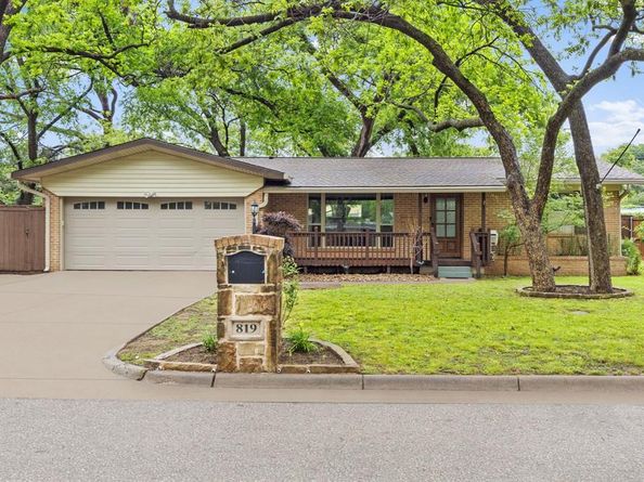 819  Del Mar Lane , Arlington Texas 76012