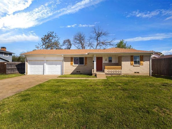 2909  Grove Street , Irving Texas 75060