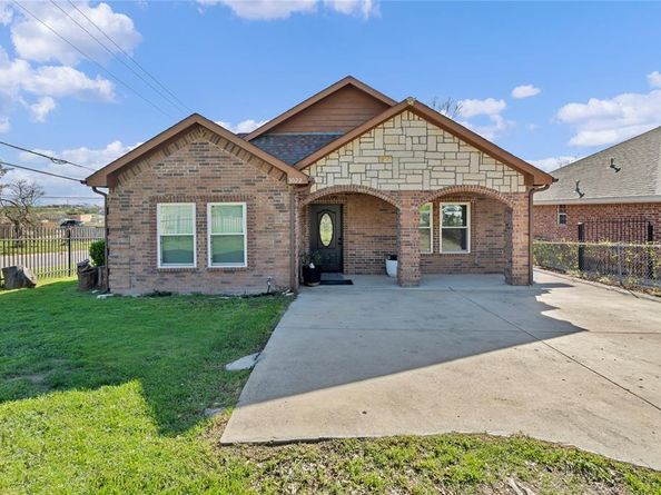 3022  Loving Avenue , Fort Worth Texas 76106