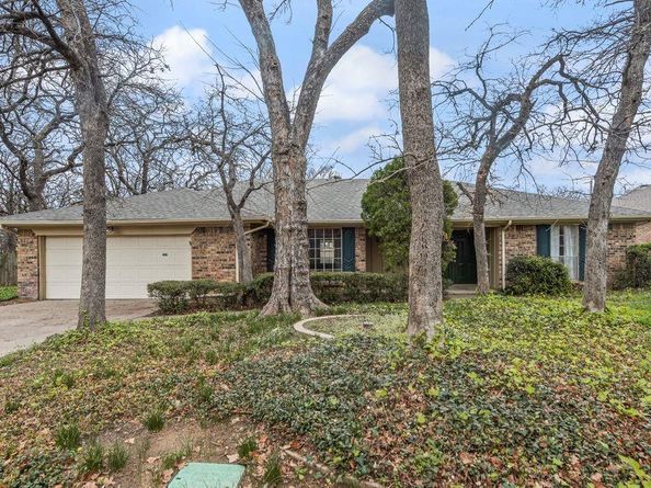 2805  Oak Valley Drive , Arlington Texas 76016