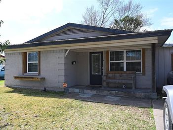 905  Bluebonnet Lane 