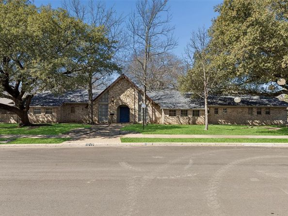1717  Live Oak Drive , Irving Texas 75061
