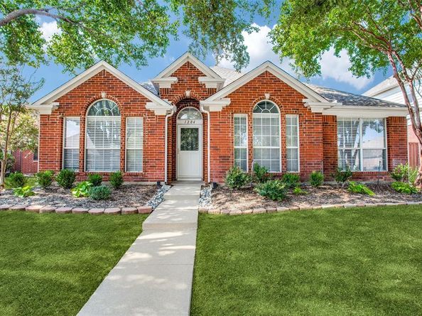 1204  Quaker Lane , Lewisville Texas 75077