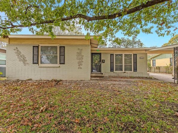 9745  Ash Creek Drive , Dallas Texas 75228