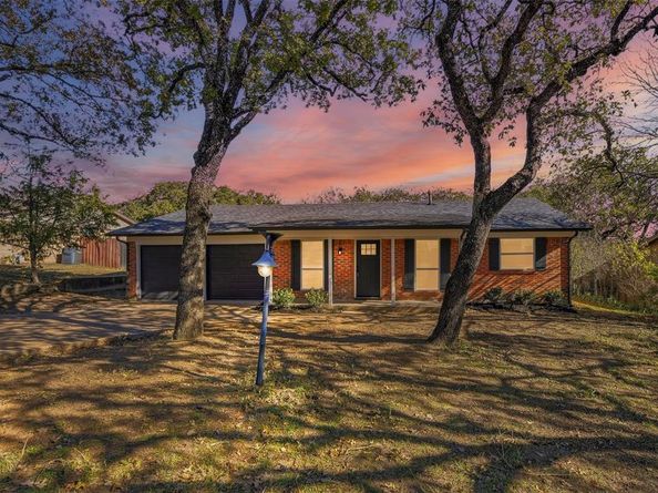 7024  Crabtree Lane , North Richland Hills Texas 76182