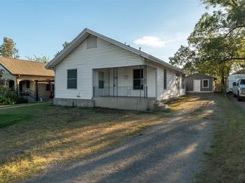 2610  Columbus Avenue 