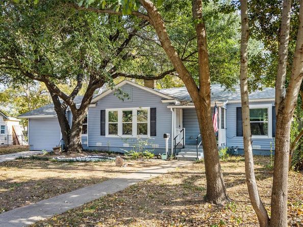 145  Parkwood Avenue , Arlington Texas 76013