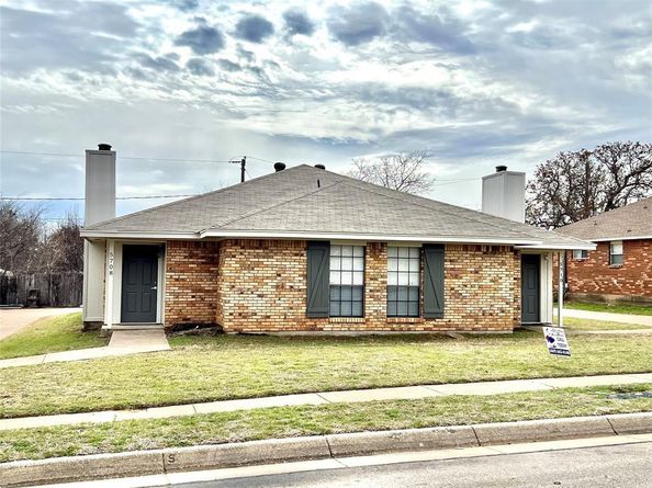 5710  Ranchogrande Drive , Arlington Texas 76017