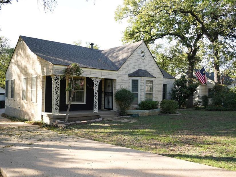 1829  Bluebonnet Drive , Fort Worth Texas 76111