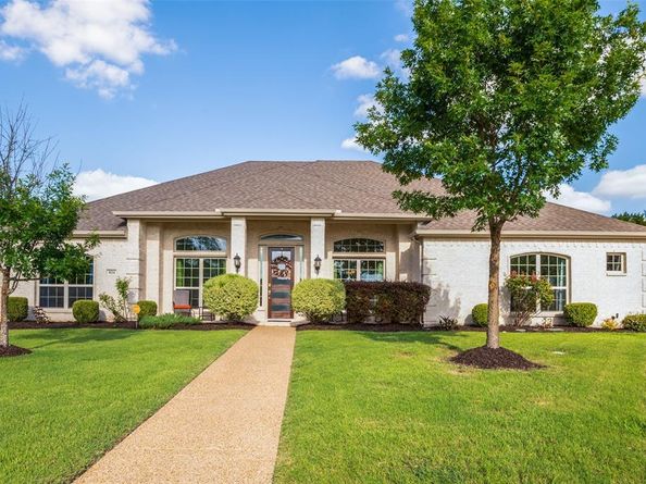 824  State Street , DeSoto Texas 75115