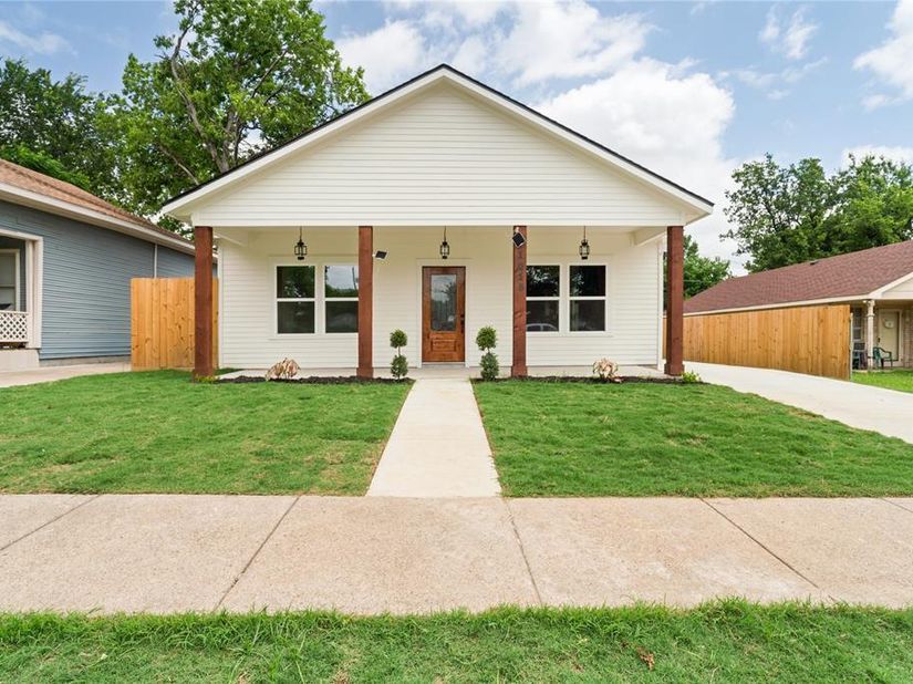 1015  Stella Street , Fort Worth Texas 76104