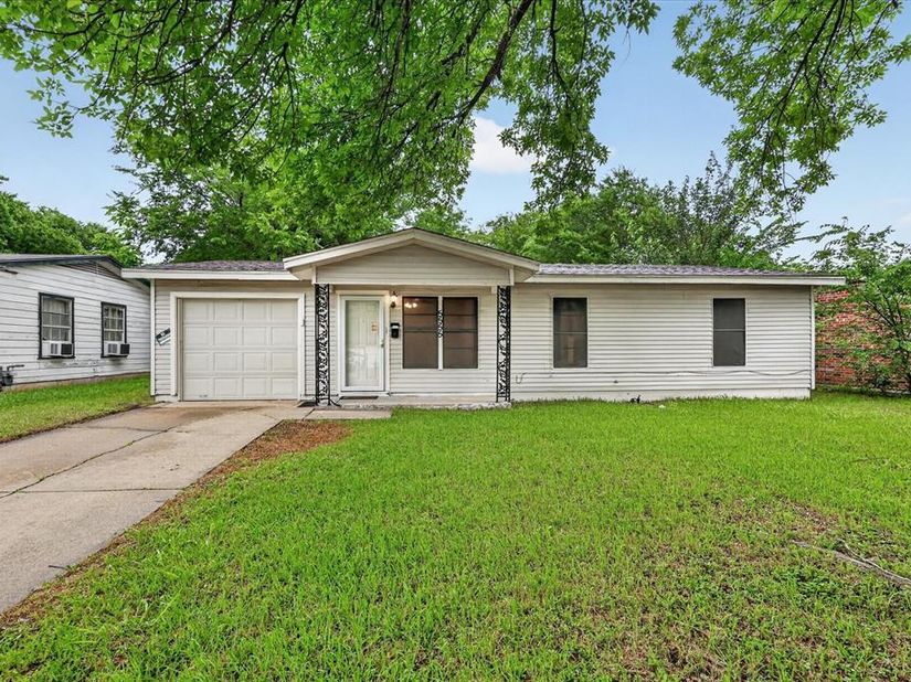 5555  Pinson Street , Fort Worth Texas 76119