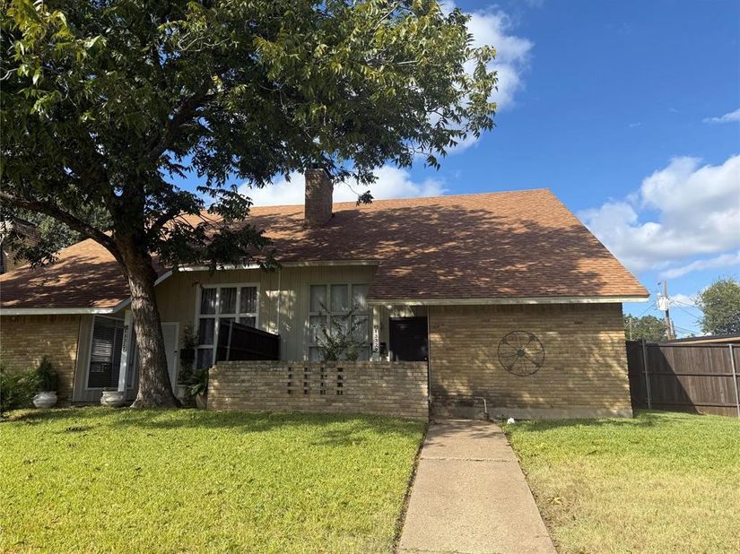 13329  Southview Lane , Dallas Texas 75240