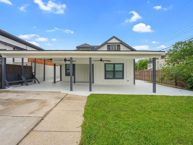 300  Steinman Avenue , Dallas Texas 75203
