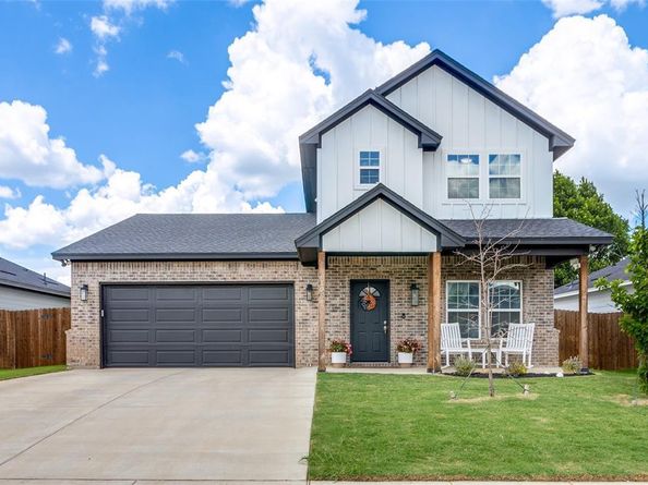 108  Magnolia Estates Street , Crowley Texas 76036