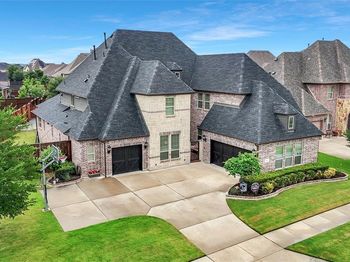 970  Greenbriar Lane 