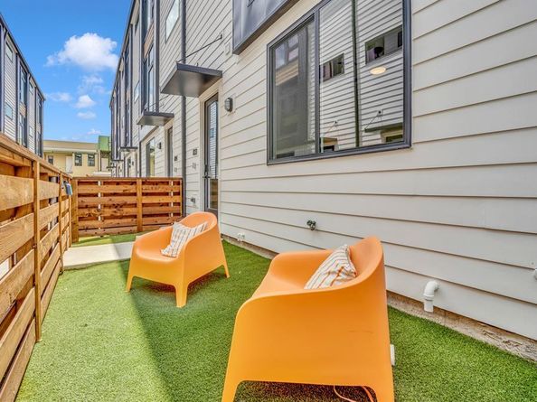 3612  San Jacinto   101, Dallas Texas 75204