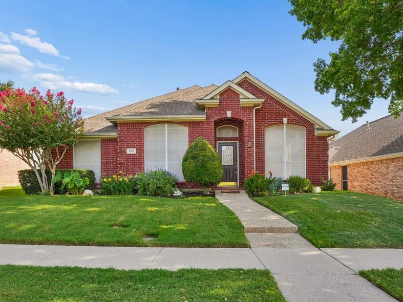 469  Crestview Point Drive , Lewisville Texas 75067
