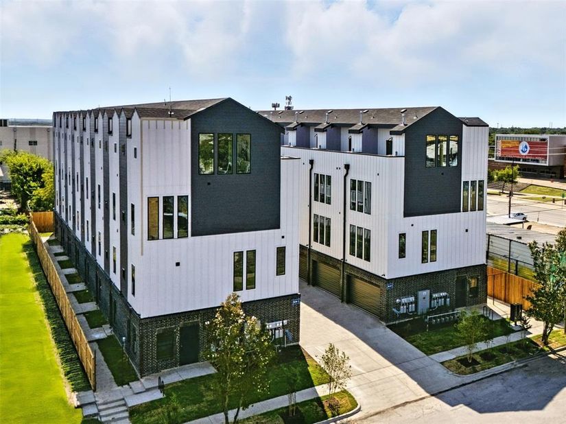 312 N Lancaster Avenue , Dallas Texas 75203