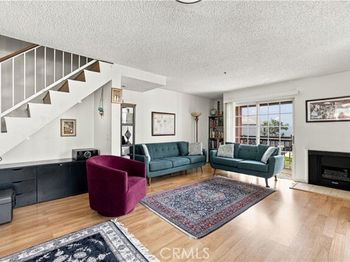 147 W Acacia