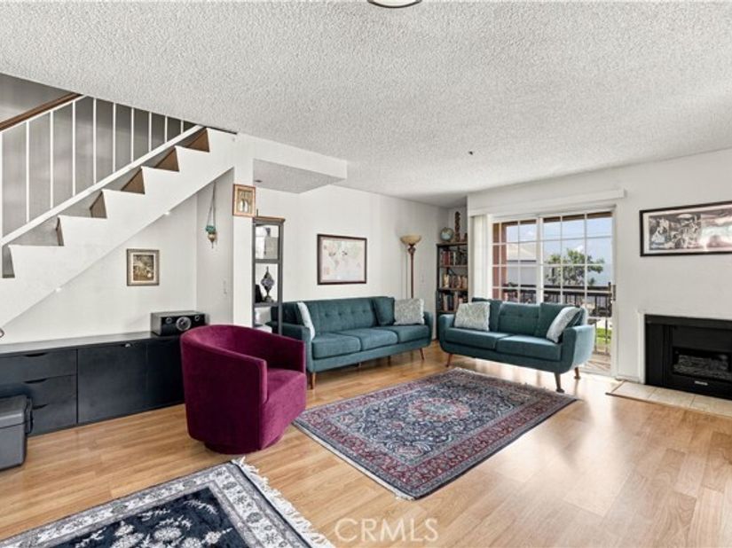 147 W Acacia 160, Glendale CA 91204
