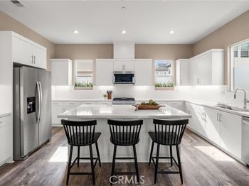 1423 W Cara