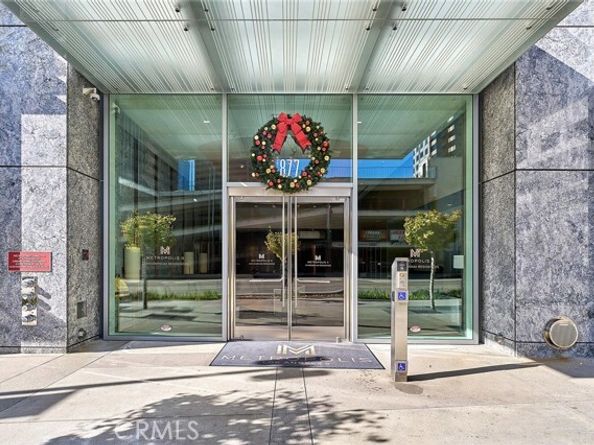 877 Francisco 1717, Los Angeles CA 90017