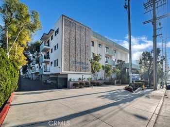 5000 S Centinela