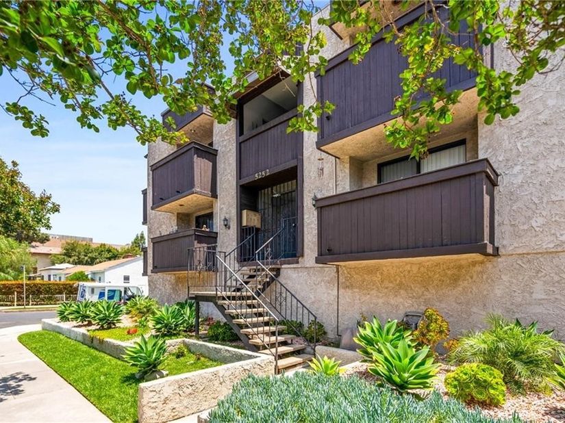 5252 Agnes 2, Valley Village CA 91607