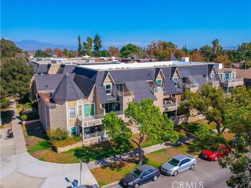 300 E Chestnut 300Q, Santa Ana CA 92701
