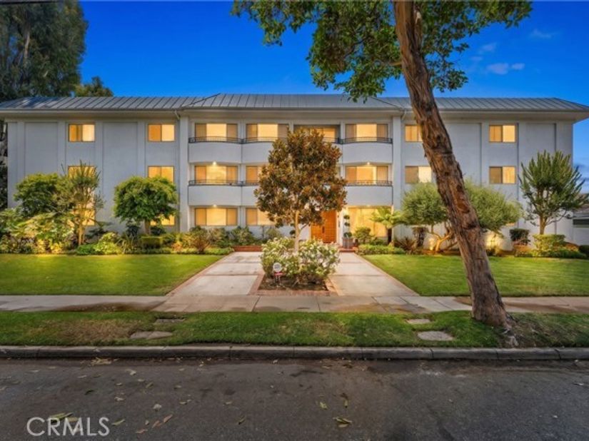 972 E California 207, Pasadena CA 91106
