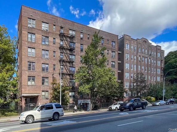 14105 Northern Boulevard 1, Flushing NY 11354