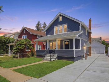 107 E Saint Marks Place