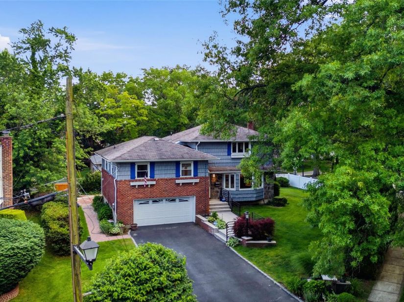 186 N Stratford, Roslyn Heights NY 11577