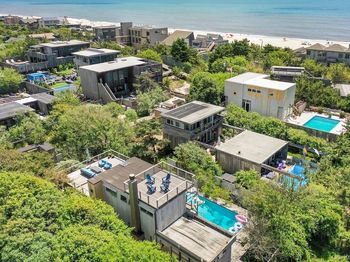 136 Beach Hill Walk