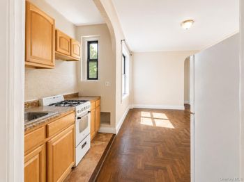 700 Oakland Place