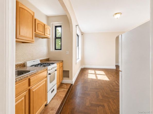 700 Oakland Place 5B, Bronx NY 10457
