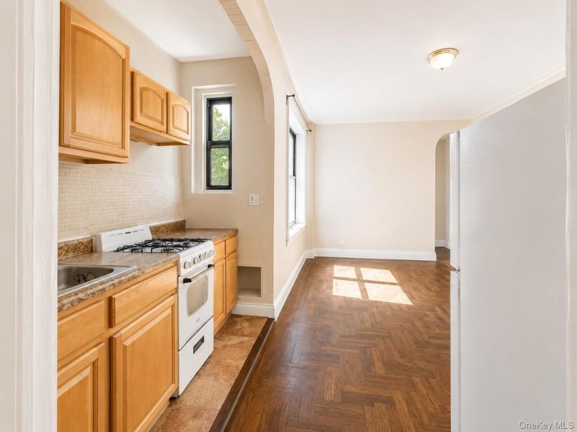 700 Oakland Place 5B, Bronx NY 10457