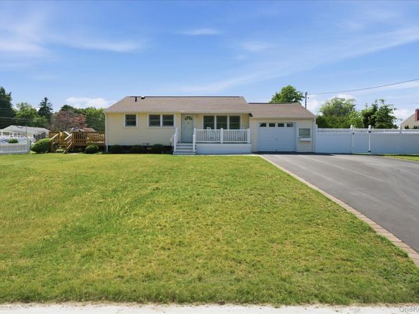 154 8th Avenue, Kings Park NY 11754