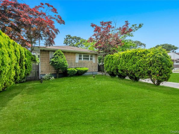 88 Pinewood Drive, Shirley NY 11967