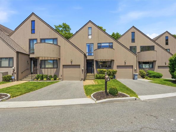 11 Rockhagen Road, Thornwood NY 10594