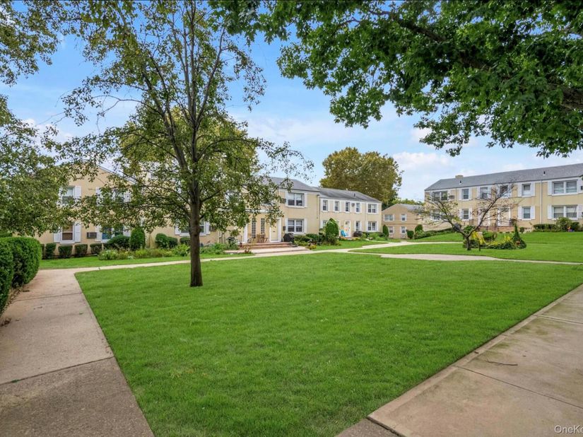 71-32 Little Neck Parkway 148B, Bellerose NY 11426