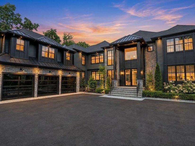 13 Sleepy Hollow Lane, Dix Hills NY 11746