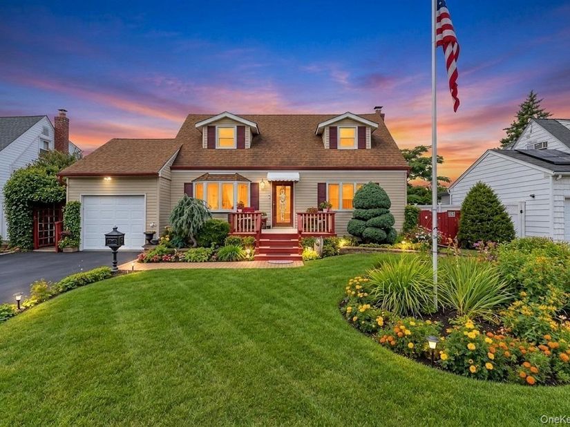 150 W 19th Street, Deer Park NY 11729