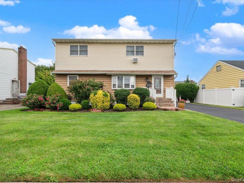 210 N 5th Street, Bethpage NY 11714