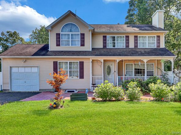 6 13th Street, Selden NY 11784
